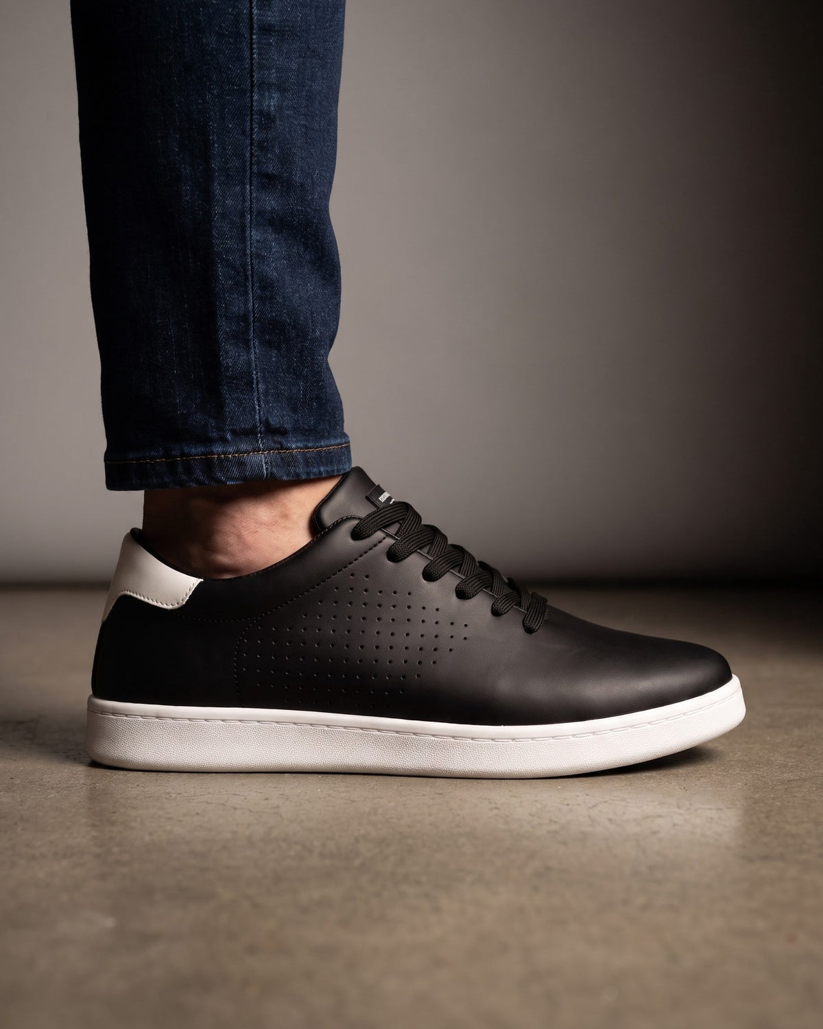 Leandro Leather Sneaker
