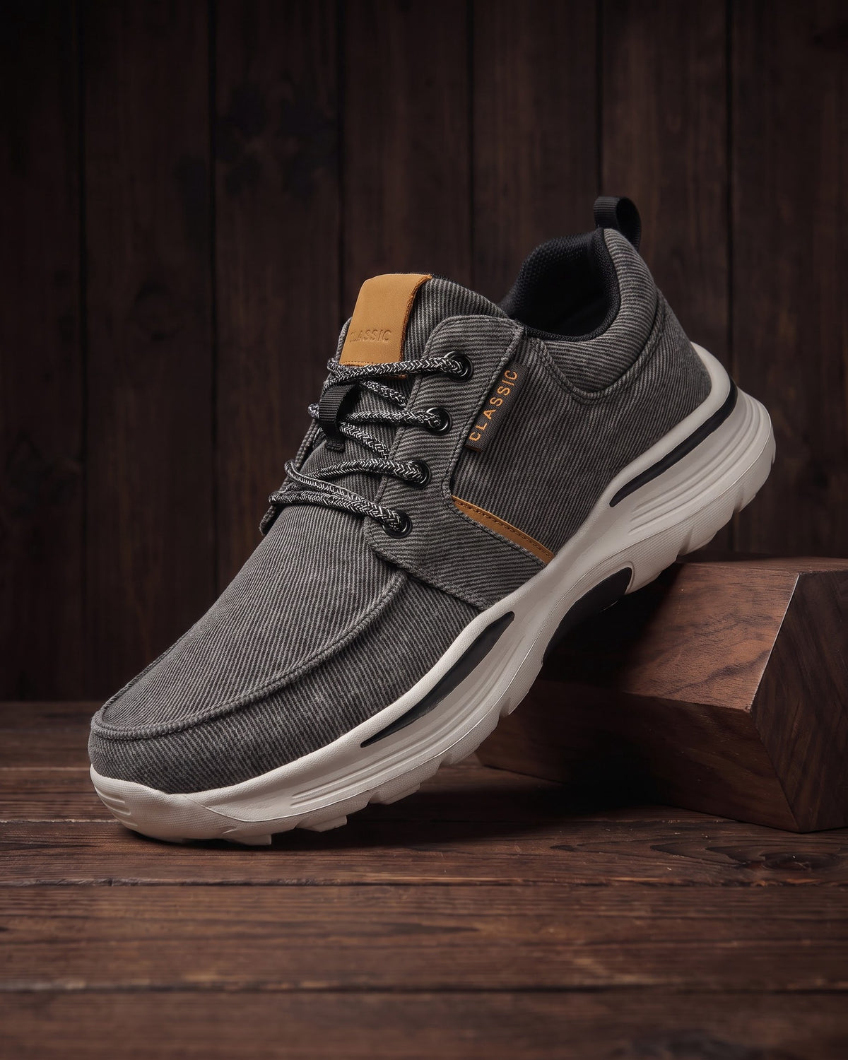 Alberto Canvas Sneaker